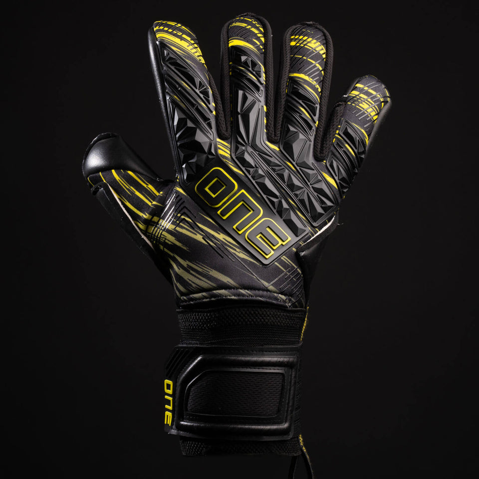 Junior goalkeeper gloves hot sale with finger spines